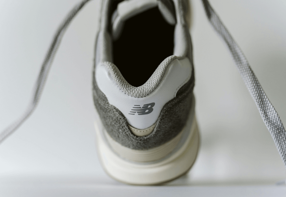 New Balance, la marca de sneakers que usan runners, supermodelos y papás